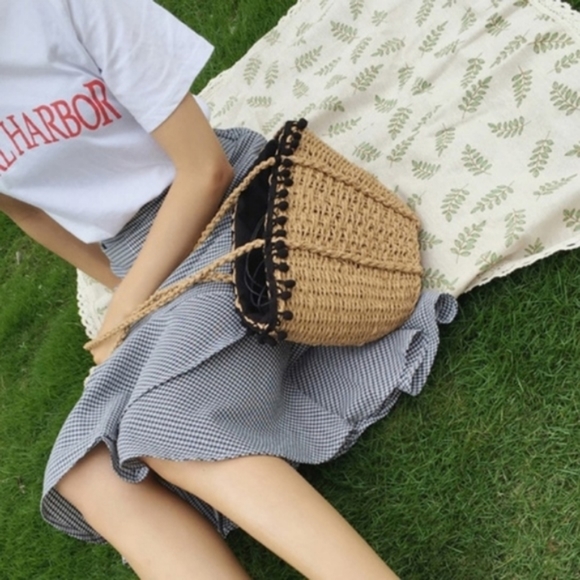 Rattan Beach Shoulder Bag Purse Pompom Woven - Picture 6 of 7